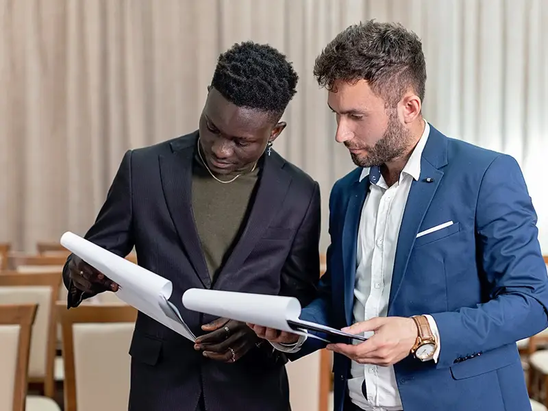 Elsiarc - Discussion over a computer